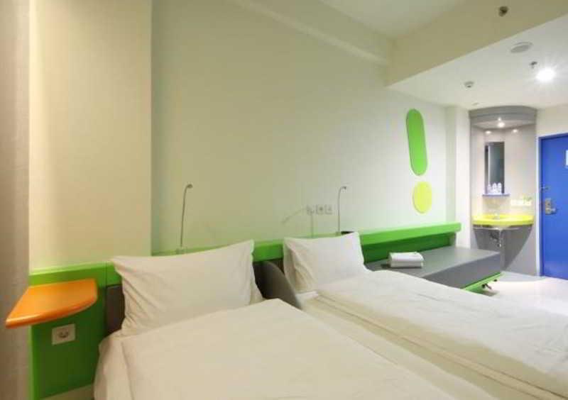 Pop! Hotel Tebet Джакарта Екстер'єр фото